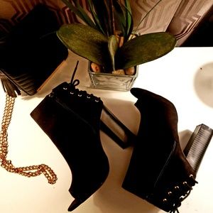 Peep toe Booties